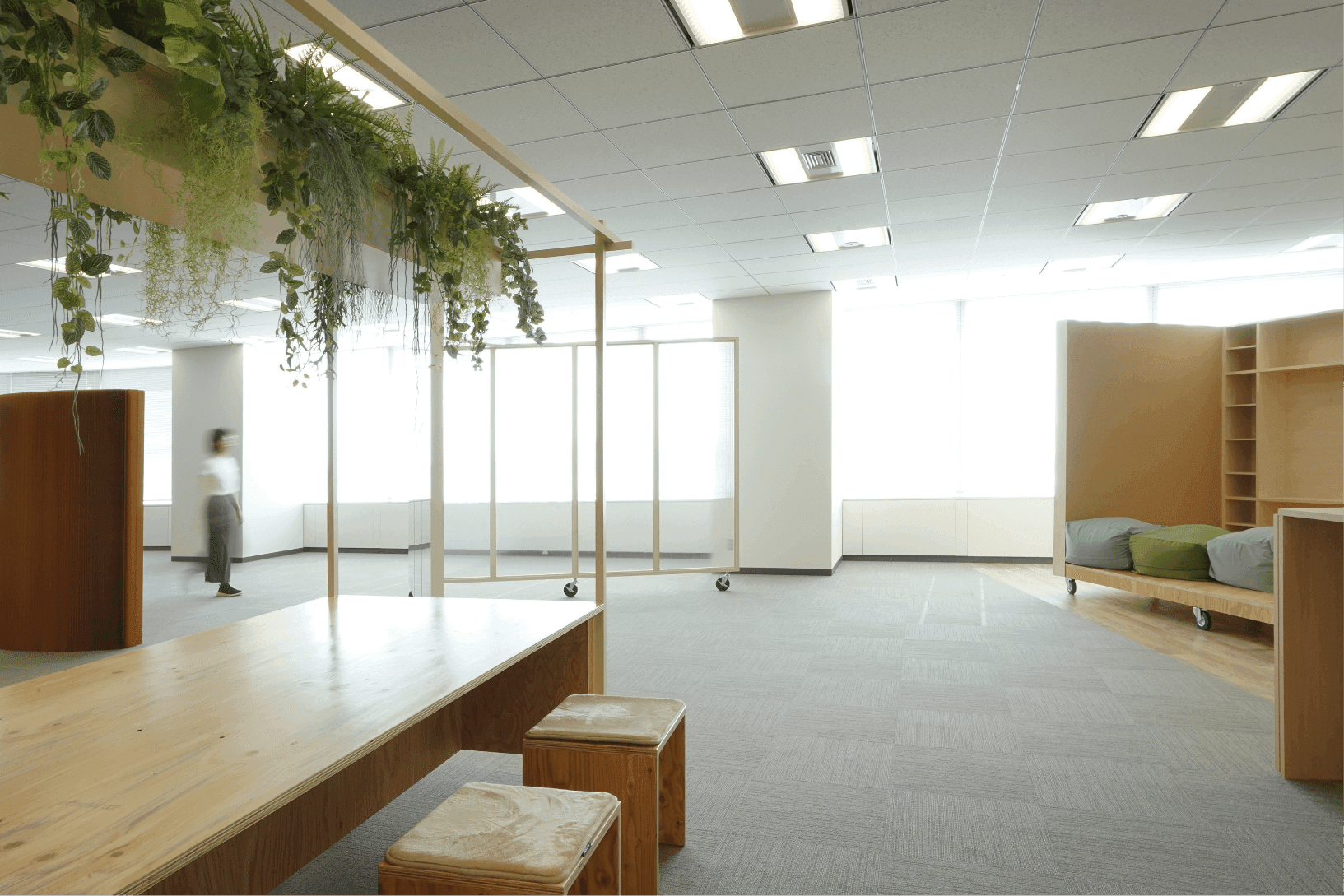 遊び心あふれる「動く什器」で、自由自在に変化するオフィス