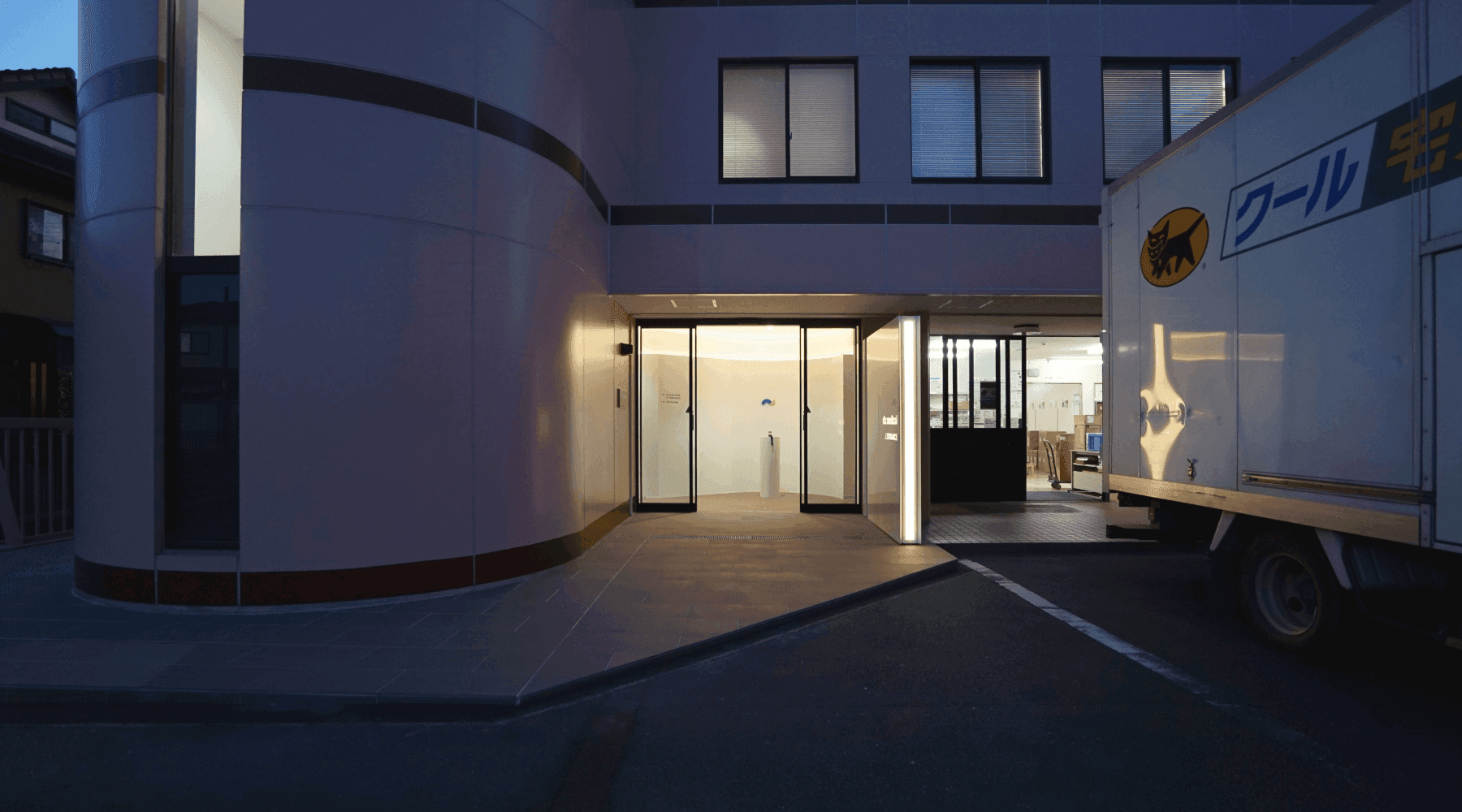 理念を体現しコワーキングスタイルを取り入れた、本社オフィスデザイン